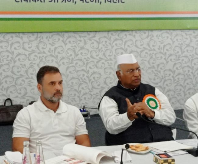 कांग्रेस की बैठक शुरू